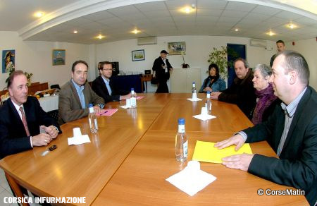 En 2007 Le député Maire prenait position pour le rapprochement des prisonniers politiques - avec le Comité Anti Répression et Sulidarità.