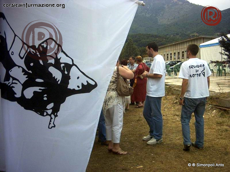 GhjurnateCorti2004-Stand-bombage-nationsansetat (12)