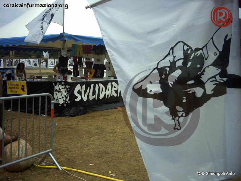 GhjurnateCorti2004-Stand-bombage-nationsansetat (13)