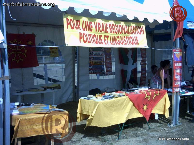 GhjurnateCorti2004-Stand-bombage-nationsansetat (24)