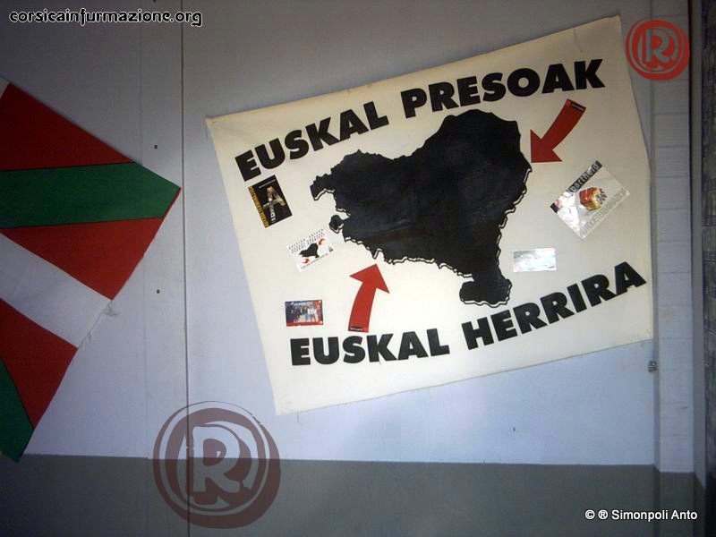GhjurnateCorti2004-Stand-bombage-nationsansetat (52)