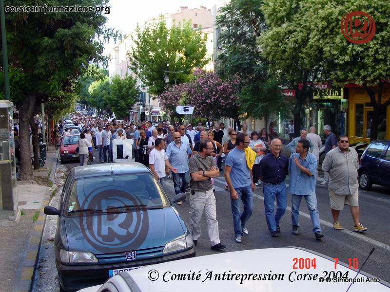 ManifAjaccioSolutioPolitique10072004corse (12)