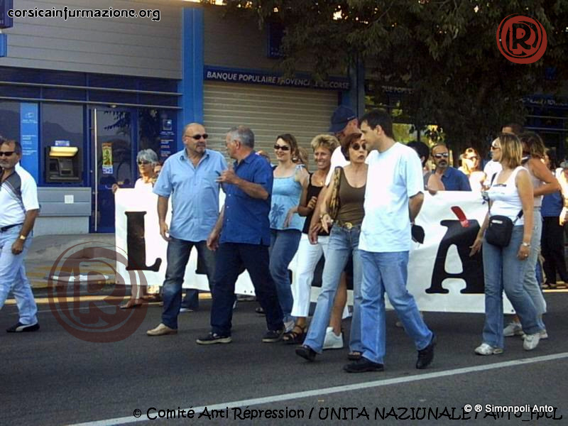 ManifAjaccioSolutioPolitique10072004corse (24)